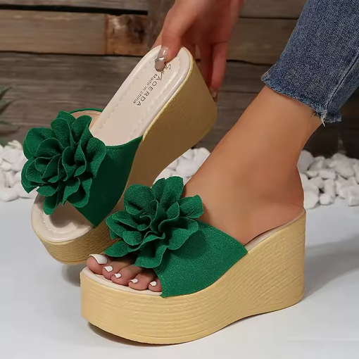 Léger comme l’été - Sandales à plateforme florale