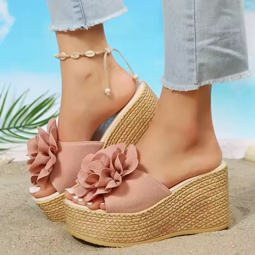 Léger comme l’été - Sandales à plateforme florale